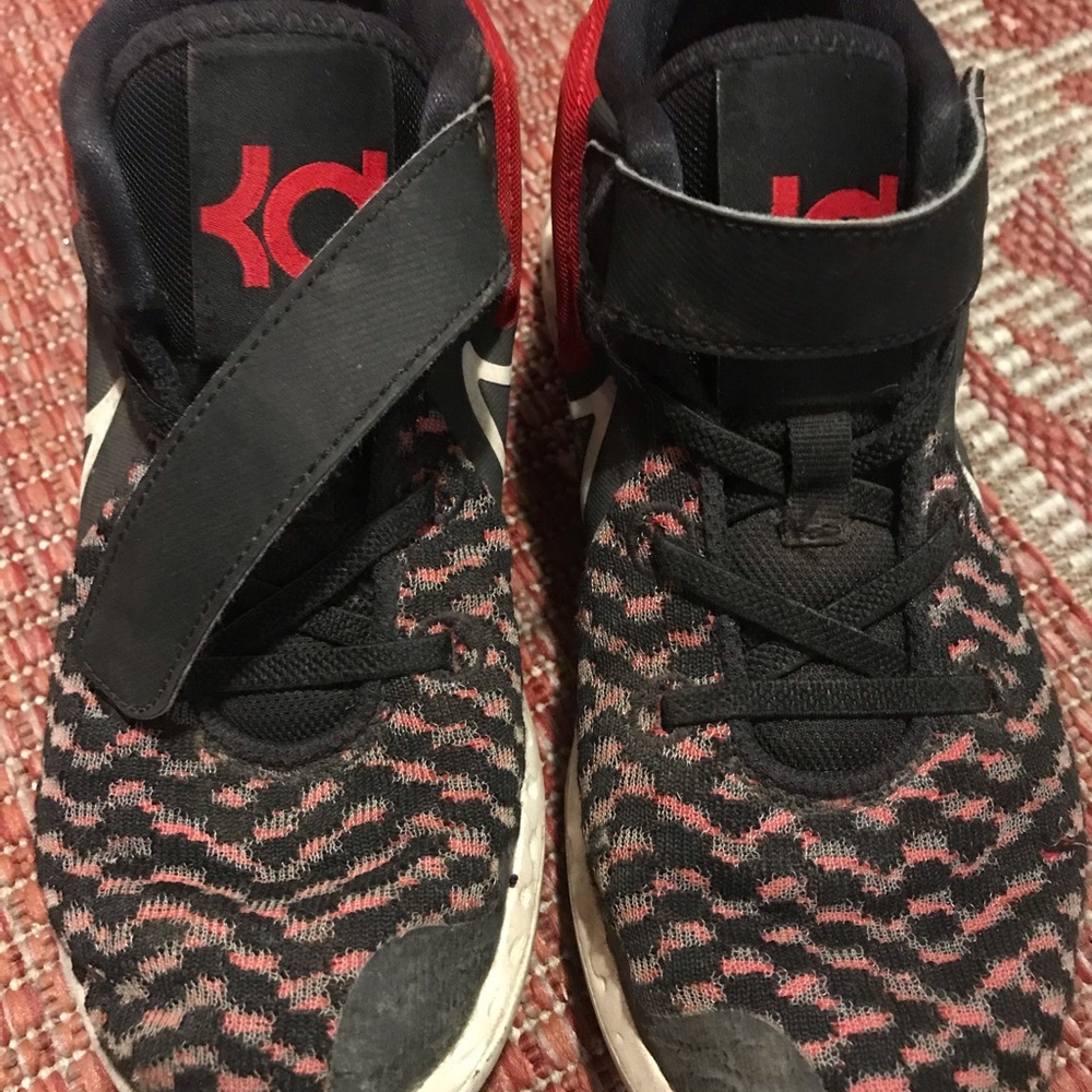 Nike Kd boys sz 2.5 nice
